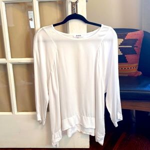 BB Dakota- flowy white blouse